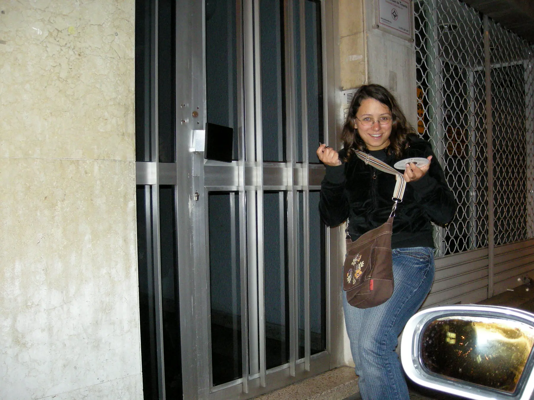 Angelines sonriendo durante un viaje